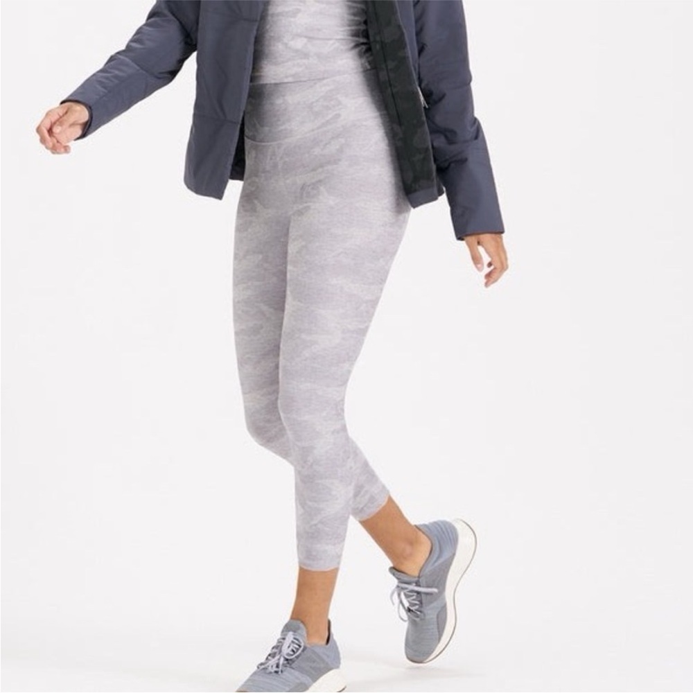 Vuori Clean Elevation Legging In Pale Heather Camo Gray Colorway High Rise M & L - Picture 9 of 13